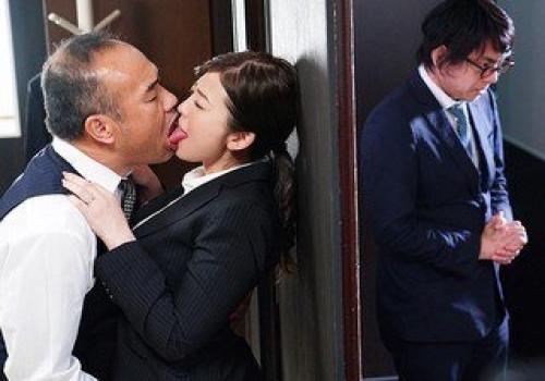 Anh chồng ngốc vẫn mỉm cười dù bị vợ cắm sừng